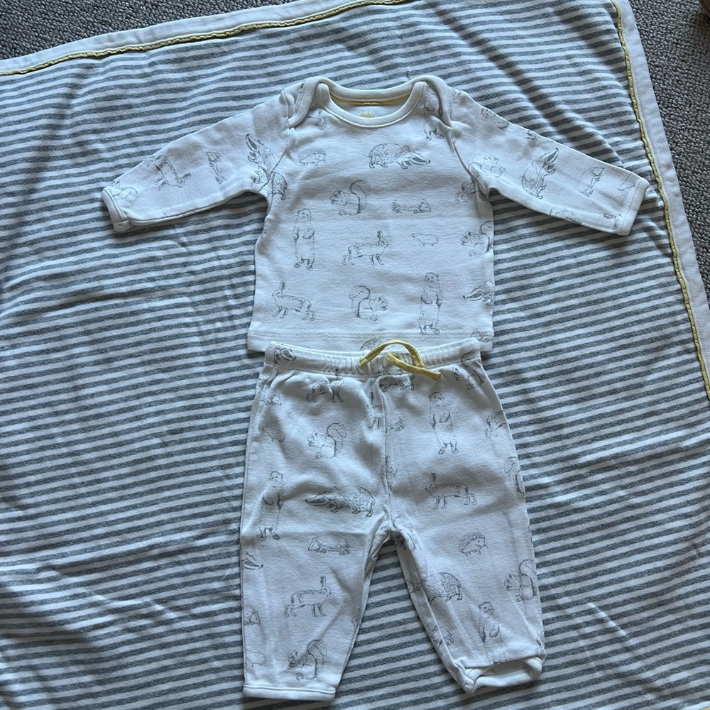 Baby Boden White Kids Pajama Set and Blanket
